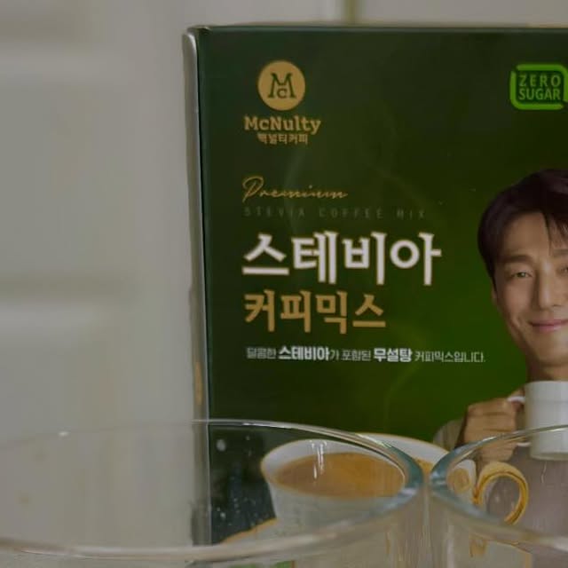 늘 지금처럼💓 on Instagram: "#협찬 ⠀ * 맥널티 스테비아 당제로 커피믹스 * ⠀ 부드러운 카리스마✨ 지진희 배우님이 공식모델이신 맥널티 커피믹스 소개할게요 🍵❣️ ⠀ 커피 마실 때, 제