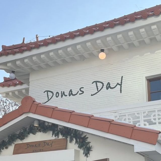 지경은 on Instagram: "경기 용인시 기흥구 구성로 160 도나스데이 _ 📍DONAS DAY 도나스데이의 본점에서 가장 추천하는 메뉴는 ‘잠봉뵈르 도나스’입니다. 샌드위치같은 맛에 식사대용으로도 좋