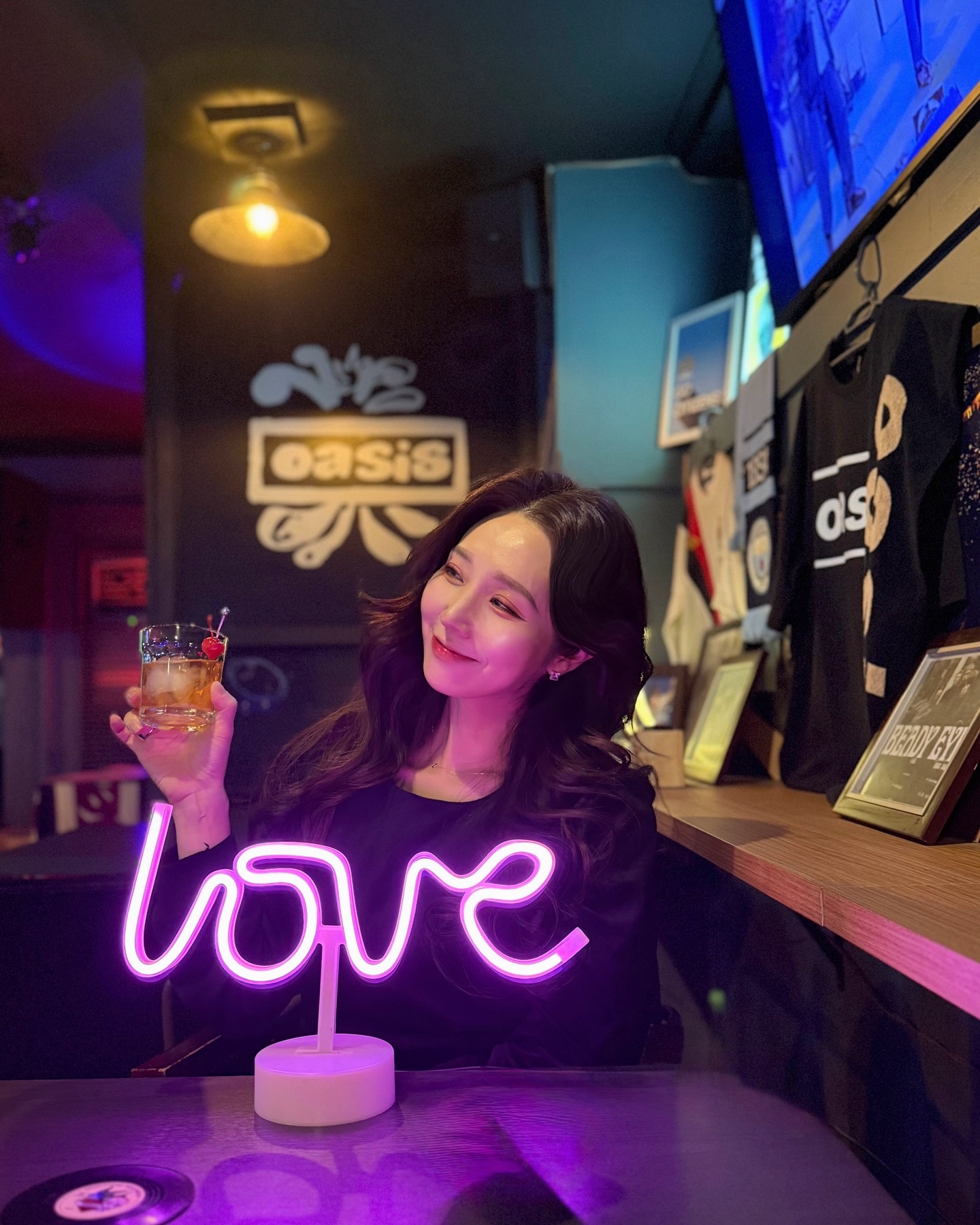 #광고 #에일린

심플한 듯 우아함을 더한 에일린 스퀘어 리본귀걸이로 
한층 더 특별한 일상이 되었는데요!! 스퀘어 디자인에 
리본 디테일을 더해 세련된 매력이 가득하답니다❤️

고급스러운 스퀘어 디자인에 세련된 리본 디테일로
가벼운 착용감으로 하루 종일 편안하더라고요!! 다양한 
스타일에 매칭 가능한 유니크한 아이템이랍니다👍🏻

어떤 스타일에도 완벽하게 어울려, 데일리룩은 물론, 
특별한 날에도 부담 없이 착용 가능해 추천해요😍

.

🛒 : https://smartstore.naver.com/alieen/

.

#스퀘어귀걸이 #리본귀걸이 #하트귀걸이 #여성악세사리쇼핑몰 #여성악세사리 #에일린 #데일리귀걸이 #트렌디악세서리