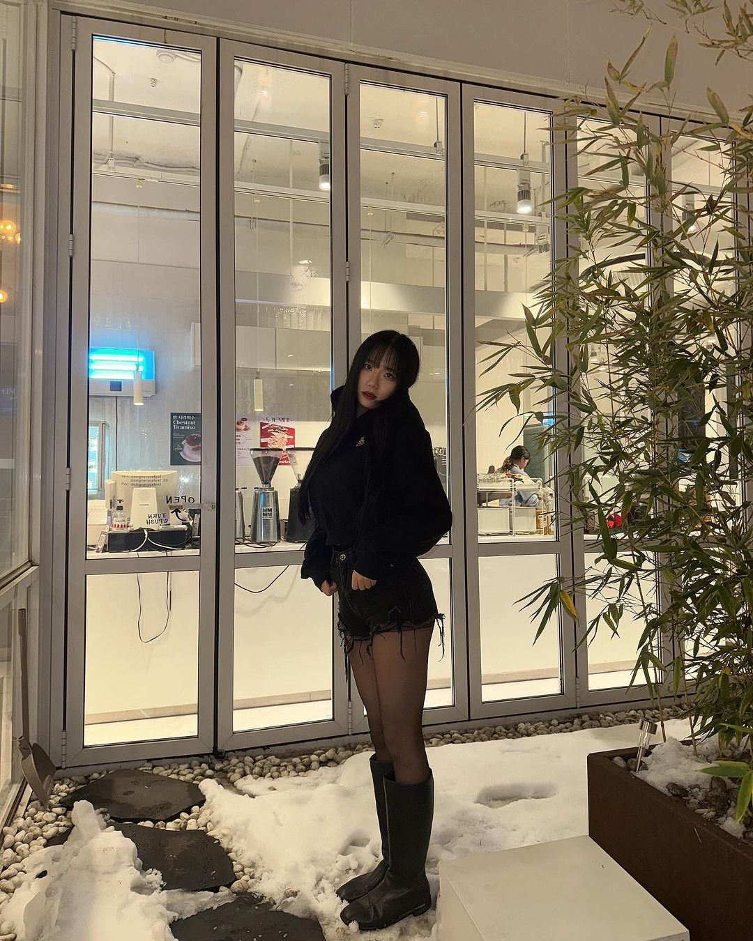 가은(가으닉) | @sunche_official 요즘은 기모밖에 안찾게되는 날씨 ...🌬 #SUNCHE #선체 | Instagram