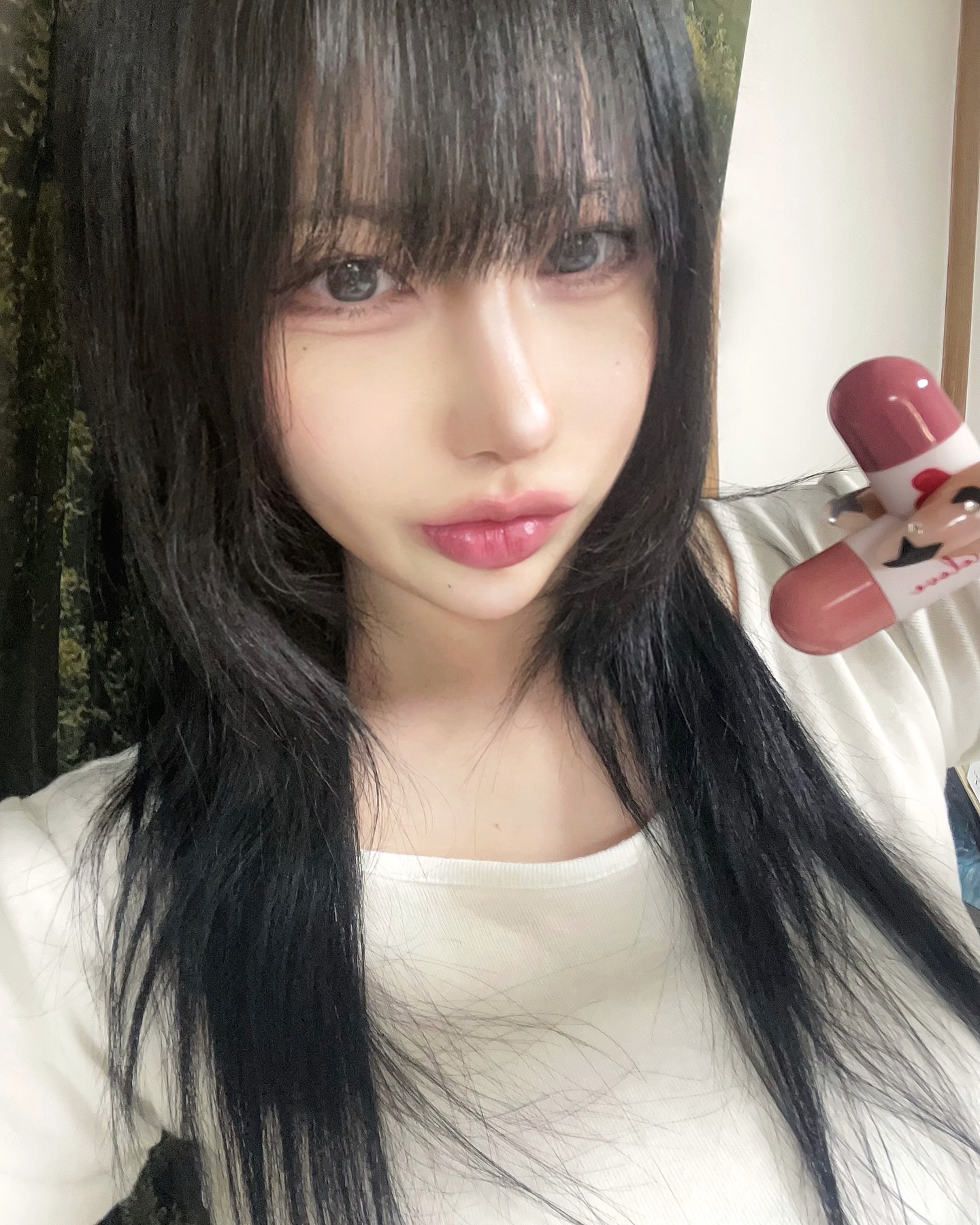 #협찬 #광고 aroda.official
하트모양이 귀여운 틴트🩷
틴트 하나에 두가지 컬러가 있어 따로 바르거나
번거로움없이 바로 레이어링할 수 있어요! 
저는 5호,6호 쿨톤컬러로 사용했는데끈적임 없이
탱글하게 차오르는 탕후루광이 짱임,,b

틴트 두개필요없이 하나만 가방에 쏙 챙기면 돼서
휴대하기 편하고 무엇보다 모양이 멧챠 카와이,,🫶🏻

#하트투러브 #아로다틴트 #틴트 #틴트추천 #립추천 #레이어링틴트 #선물추천 #글로우틴트 #메이크업 #립메이크업 #makeup #lip #쿨톤립 #웜톤립 #아로다 #aroda #코덕 #코덕스타그램 #일상 #데일리 #퍼스널컬러