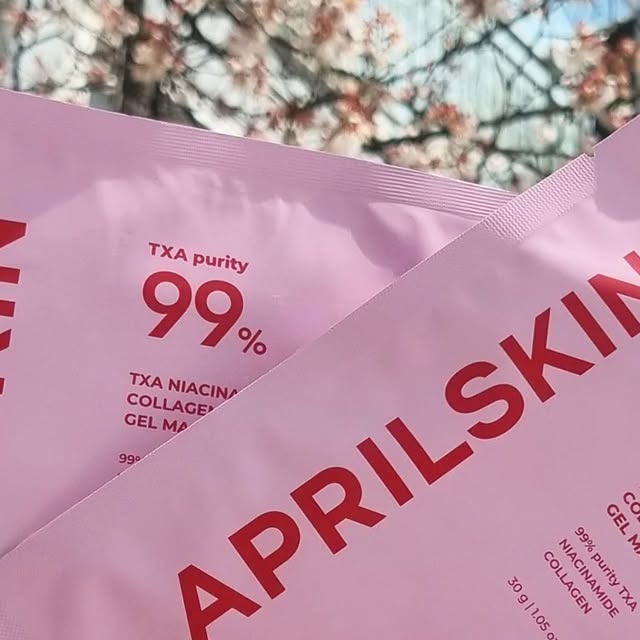 댕글⭐ on Instagram: "#광고 핑크핑크한 패키지가 마치 
내 피부도 환해 질것만 같아! 🌸💗💖

고순도 트라넥사믹애씨드(txa) 함유로 
칙칙한 피뷰를 환하게 톤업할 수 있는 
#에이프릴스킨 핑크 겔 마스크팩 🩷👍🏻 

미백앰플 한통이 통째로 들어있어 
팩을 떼자마자 환해지는 효과를 경험할 수 있어용!

흡수될수록 하얘지는 txa캡슐 넘나 신기하다...🤍

에이프릴스킨 공식몰 구매가능!
✅️https://m.aprilskin.com/product/
detail.htmlproduct_no=1374&cate_no=1&display_group

#TXA겔마스크#겔마스크#미백#톤업#마스크팩#aprilskin_korea #홈케어 #마스크팩추천"