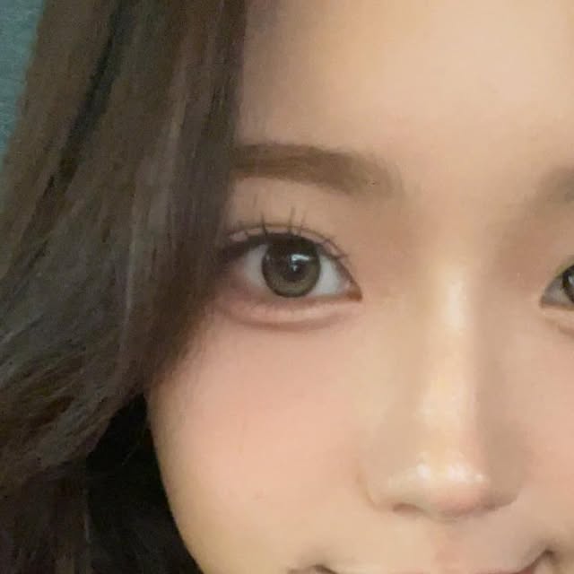 윤재은 on Instagram: "제가 말이져~?
오늘은 #투에이엔 으루 메이크업을 해봤는데여~?💋💄
솔직히 핑크핑크 넘 귀엽자너ㅜ💖

나의 추구미 == 귀여움 💖😳🫣인데요~~
@2an_official 덕분에 귀여움+러블리가 한스푼 🥄💕

투에이엔 제품들은 올영에서 만나볼 수 있대요오👍💞
바로 올영 달려가쟈아🏃‍♀️

#광고#올영픽#올리브영추천템#올영필수템#러브버블컬렉션#롱웨어링파운데이션미니#컬러플레이듀얼라이너"