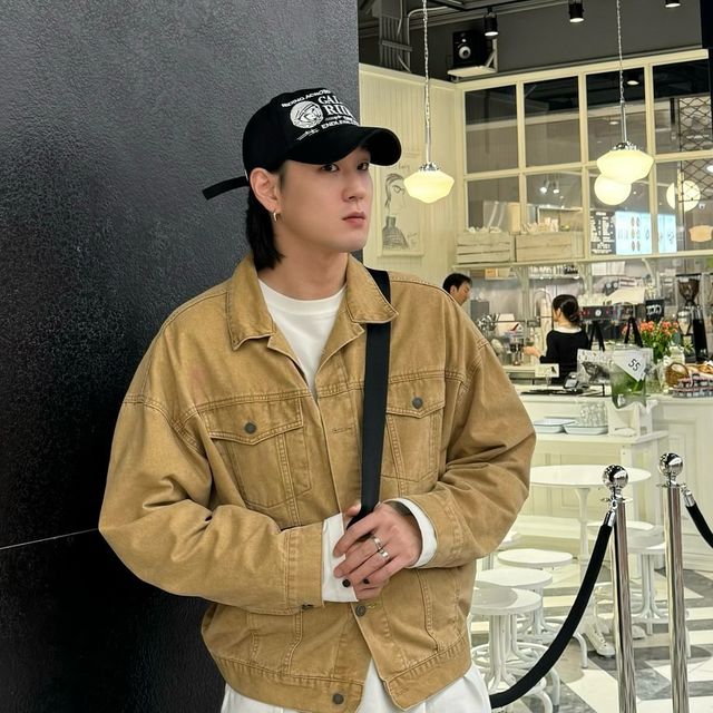 Pino1992 on Instagram: "#협찬 헤리티지한 러너 슈즈 그런데 현대적인 감각을 곁들인🍁 가을에 착 맞는 클라시코 뉴 클래식 러너 @classico_korea 저는 이제 가을 슈즈 걱정 없어요 🍁🍂 클라시코 슈