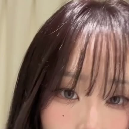간지원(26) on Instagram: "#광고
애교살 광인 인플루언서 홍주님과 함께 블랑디바에서 새로 런칭한 애교살 전용 팔레트 ..!!😉
누구나 쉽고 간단하게 애교살을 만들 수 있어유 
손등에 발라봤을때 소프트 텍스처와 함께 은은한 광택감의 미세 펄 쉬머타입 이며
부드러운 발림성으로 레이어링할수록 뭉치거나 텁텁함 없이 쌓이는 애교살 볼룸감이 👍🏻👍🏻
이 팔레트로 섀도우 , 애교살 , 아이라이너 , 밑트임 , 뒷트임 다 가능 ! 
@blancdiva_official 

#애교살팔레트#통통한애교살#애교살메이크업#블랑디바#홍주공동개발"