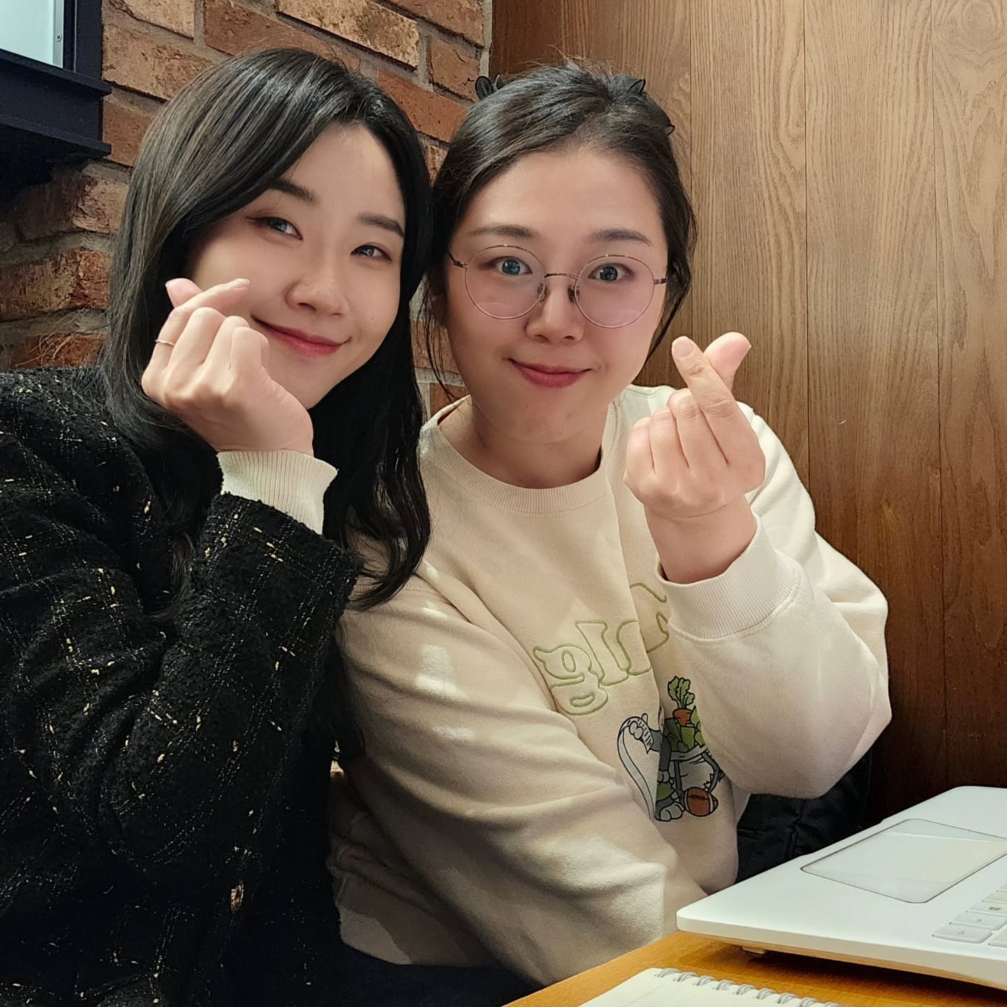 울옹니야 :) 
하드트레이닝도 척척 해내는 열정과 끈기가 장난아니지유❤️‍🔥
(신년회 끝나고 이동해서 새벽까지 강의준비함...ㅎㅎ)

첫강의 축하해>< 내일도 화이팅!! 
끝나고 맛있는 막창 묵으러 가장🫶❤️