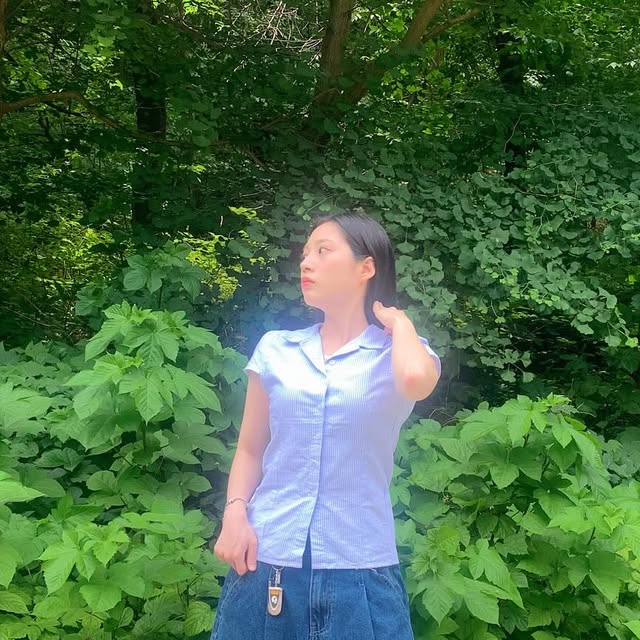 ᴴᵞᵉ on Instagram: "#STANDARDERROR #데일리룩
빈티지한 컬러감이 포인트인 #버뮤다 #데님팬츠
밑단까지 자연스럽게 떨어지는 와이드핏 #DenimPants 👖
요즘 최애 셔츠와 스타일링해봤어요
.
.
.
.
.
.
#스탠다드에러 #남여공용팬츠 #데님 #팬츠 #바지 #와이드바지 #워싱팬츠 #버뮤다팬츠 #반바지 #바지추천 #Denim #Pants"