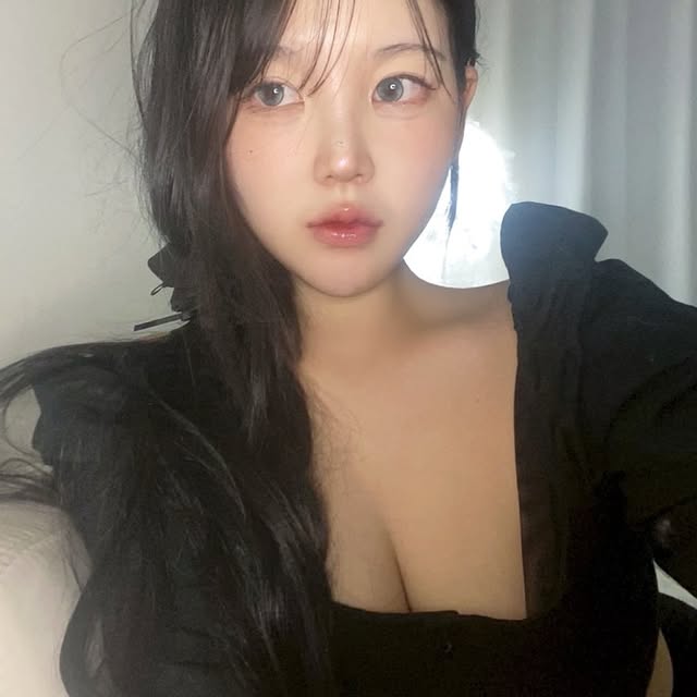 嬉 on Instagram: "#광고 반짝 반짝 고양이 렌즈 🐈‍⬛👀

#냥이눈렌즈#고양이눈렌즈#광고#오로라렌즈#OLOLA#IDIFF#MEOW#아이디프#미유#써클렌즈#컬러렌즈#학생렌즈"