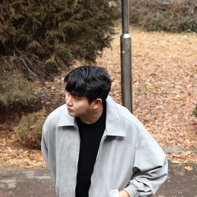패션 블로거 가이던스 | 패션계정 on Instagram: "#협찬 #스텐다드에러 @standarderror_official ✨봄이 와요 봄이와~ 이제 슬슬 봄 아우터 준비할 시기! 루즈핏과 오퍼핏으로 편안하게 입기 좋은 그레