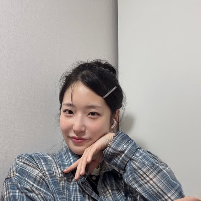 리미츄 on Instagram: "#광고 

어릴 때부터 오빠 체크셔츠 오버핏으로 입는걸 좋아하던 나는
이제 죠가 희망인데 셔츠를 잘 안입네? 

그럼 내꺼 마련해야지🫡
빈티지한 컬러감이 찰떡콩떡 

#스탠다드에러  #STANDARDERROR #남여공용셔츠 #셔츠 #셔츠추천 #긴팔셔츠 #오버핏 #체크셔츠 #간절기셔츠 #Shirt  #CheckShirt  #Long-Sleeved Check Shirt"