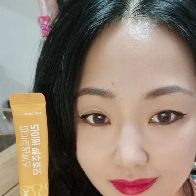 오도경 on Instagram: "#협찬 

@pharmabros_officia

미네랄,단백질,비타민등이 풍부한 맥주효모영양제 파이토알엑스라이버를 먹기 시작했어요😉

맥주효모는 맥주 만들고 남은 효모를 건조한 것으로 미네랄,단백질,비타민 등 영양소들이 풍부해서 건강에 좋다고 하고 비오틴은 손톱이나 모발영양에 좋은 성분이라고 해요.

파이토 알엑스 라이버 맥주효모는  1954년 설립된 맥주효모 발효 전문 기업인 독일 라이버사의 맥주건조 효모가 한 포에 무려 3,000mg이나 함유되었고 비오틴 1,120mg 및 판토텐산 400mg이 함유된 제품이라고 하네요🤗

보통 맥주효모와 비오틴이 고함량이면 피부트러블 발생 부작용을 걱정하지만,피부 상태 개선을 해주는 판토텐산이 함유되어 있어서 걱정 없이 섭취할 수 있어요

파이토 알엑스 라이버 맥주효모는 먹는 시간이 딱히 정해져 있지 않아서 가장 편한 시간에 먹으면 되니까 편하기도 하네요

다이어트로 건강 불균형 될 수도 있으니까 파이토 알엑스 라이버 맥주효모 꾸준히 먹고 건강도 챙기고 곱게 나이들어 가야 겠어요👍☺️

https://bit.ly/48a2TWw

#맥주효모비오
#맥주효모먹는법
#맥주효모영양제
#맥주효모단백
#맥주효모효능
#영양제
#건강"