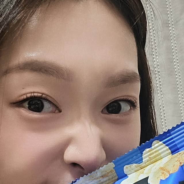 도희 on Instagram: "#광고 

CJ제일제당이 스팸과 백설 브랜드와 콜라보를 하여 팝콘 스낵을 출시했어요!
@cj_basakchip

팝콘과 스팸, 그리고 허브솔트의 만남이라니..ㅎ
맥주 안주가 따로 없다 이거야아!

#팝콘 #CJ #신상 #스낵"