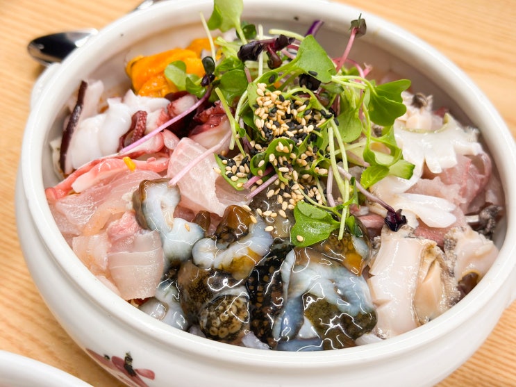 강원도 속초 중앙시장 맛집, 현지인이 추천하는 바다향 가득한 항아리물회