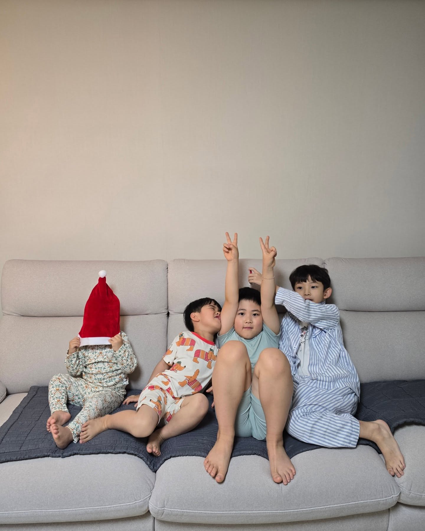 ❤️
4박5일 서울!
장난꾸러기들 멀쩡한 사진 찾기 힘듬ㅋㅋ
그래도 너무 귀엽다👍👍👍
추억기록중 ❤️

#서울여행 #지난피드 #겨울추억 #그리운서울 #몽치팸 #jang1829