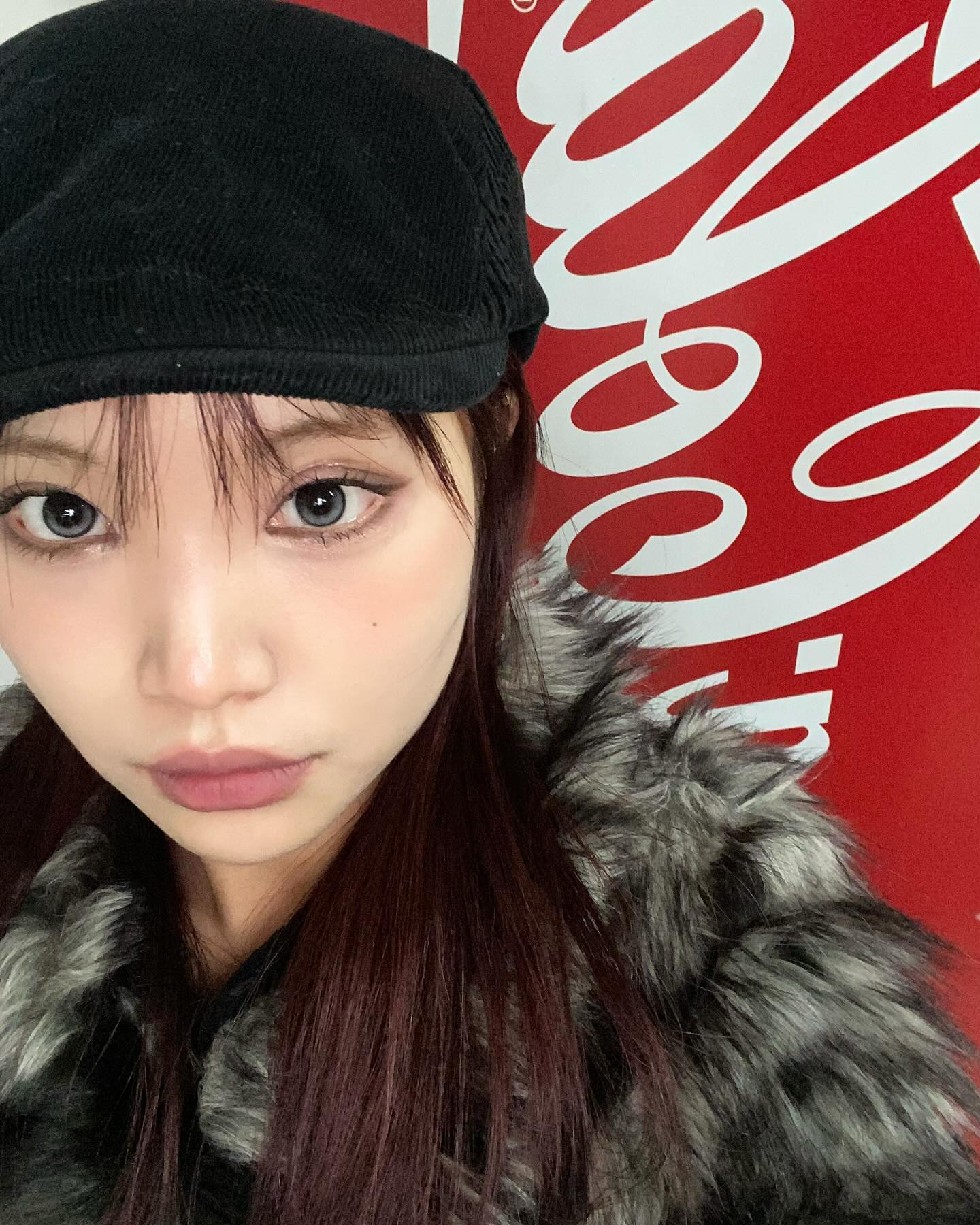 .
행복하게 살고 있다고 줄곧 믿어왔어요. 당신이 원했던 모험을 살아 내고 있을 거라고요. 당신이 바라지 않았던 순간은 생을 비껴갔길 바랍니다. 생각날 때마다 기도하고 있습니다. 

-황모과/ 그린레터 

#잘가 #내슴다섯 모두들 건강하고 평안하길 🙏🏻
