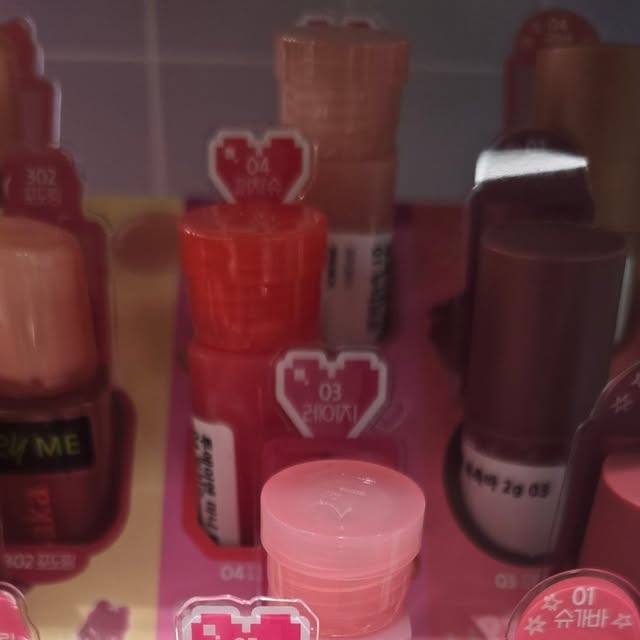 @estel_ljy97 on Instagram: "#광고

올영 메가행사에서 투에이엔 FLEX 🛍️💄
팔레트부터 치크, 하이라이터까지 풀세트로 데일리 무드 완성✨

✔ 베러미 아이팔레트
데일리 음영 + 포인트 + 글리터까지 다 담은 팔레트. 출근룩부터 주말 데이트까지 무난템👀

✔ 듀얼치크 
호수별로 분위기 확 달라져서 그날 기분 따라 골라 쓰는 맛 최고 🍑💗

✔ 퓨어 글래시 하이라이터
자연스러운 물광 → 얼굴 전체가 확 살아나는 느낌 ✨

오늘 메이크업 포인트는 👉 “맑음 + 생기 + 은은한 광”
투에이엔 덕분에 매일 메이크업이 재미있어졌다💖

#광고#올영픽#올리브영추천템#올영필수템#러브버블컬렉션#롱웨어링파운데이션미니#컬러플레이듀얼라이너

@2an_official"