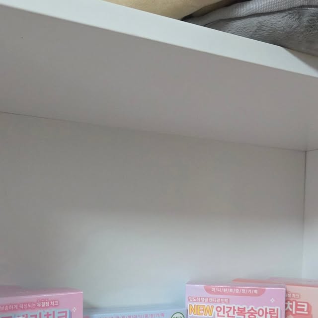 이예서 on Instagram: "#광고 여쿨, 여쿨라, 핑잘봄 주목‼️
#투에이엔 #러브버블컬렉션 올영에서 싹쓸어왔어요~ 

이번 러브버블컬렉션은 여름에 맞춰서 여쿨분들께 특히 잘 어울릴만한 핑크컬러들로 출시되었어요💕 

💖 베러 미 아이팔레트 
16호 버블캔디는 그냥 봤을 때에는 채도높은 핑!크! 컬러같은데,
실제 발색은 생각보다 뽀용하게 표현되더라구요~
6개 컬러 모두 딥한 컬러 없이 부드러운 컬러감으로 특히 여쿨라, 페일 톤 분들은 무조건 구매해야될 제품이에요✨️ 

💖퓨어 글래시 하이라이터
IV01 슈가베일 컬러는 진짜 내 피부광채처럼 은은하면서 자연스러운 광채를 연출해줘서 데일리메이크업템으로도, 하이라이허 입문템으로도 넘 추천드려요🤭 

💖듀얼치크 
17호 버블 하트 컬러는 뽀용~한 베이스와 포인트 주기 좋은 채도높은 핑크컬러 조합으로 뽀송한 베이스 + 채도 조절하면서 바르기 넘 좋았어용 😘
💖글레이즈 바운싱 틴트
15호 피치 버블에 기획으로 미니틴트(13호 잼잼)까지 받을 수 있는데, 피치버블 컬러는 은은하고 투명한 네추럴핑크 컬러여서 전체적으로 바른 뒤에 잼잼컬러로 입술 가운데에 포인트 주면 바로 듀~한 입술 만들기 가능 💋 

💖롱 웨어링 파운데이션 미니
총 4컬러로 출시된 미니 파운데이션인데, 올영단독인 20호 복숭아 컬러와 21호 아이보리 컬러 구매했어요~
20호 복숭아 컬러는 핑크베이스에 확실히 화사해지고,
21호 아이보리 컬러는 제 피부톤에 더 맞아서 그런지 커버력이 더 좋은 느낌이었어요ㅎㅎ 

미니 파운데이션이라 여행갈 때 들고가기에도 너무 좋고,
픽서 샥~뿌리고 파우더로 살짝 쓸어주면
하루종일 메이크업 유지도 잘 되더라구요💕 

@2an_official 
#핑잘봄 # 여쿨라 #여름메이크업 #올영픽 #올리브영추천템 #올영필수템 #러브버블컬렉션 #롱웨어링파운데이션미니 #컬러플레이듀얼라이너"