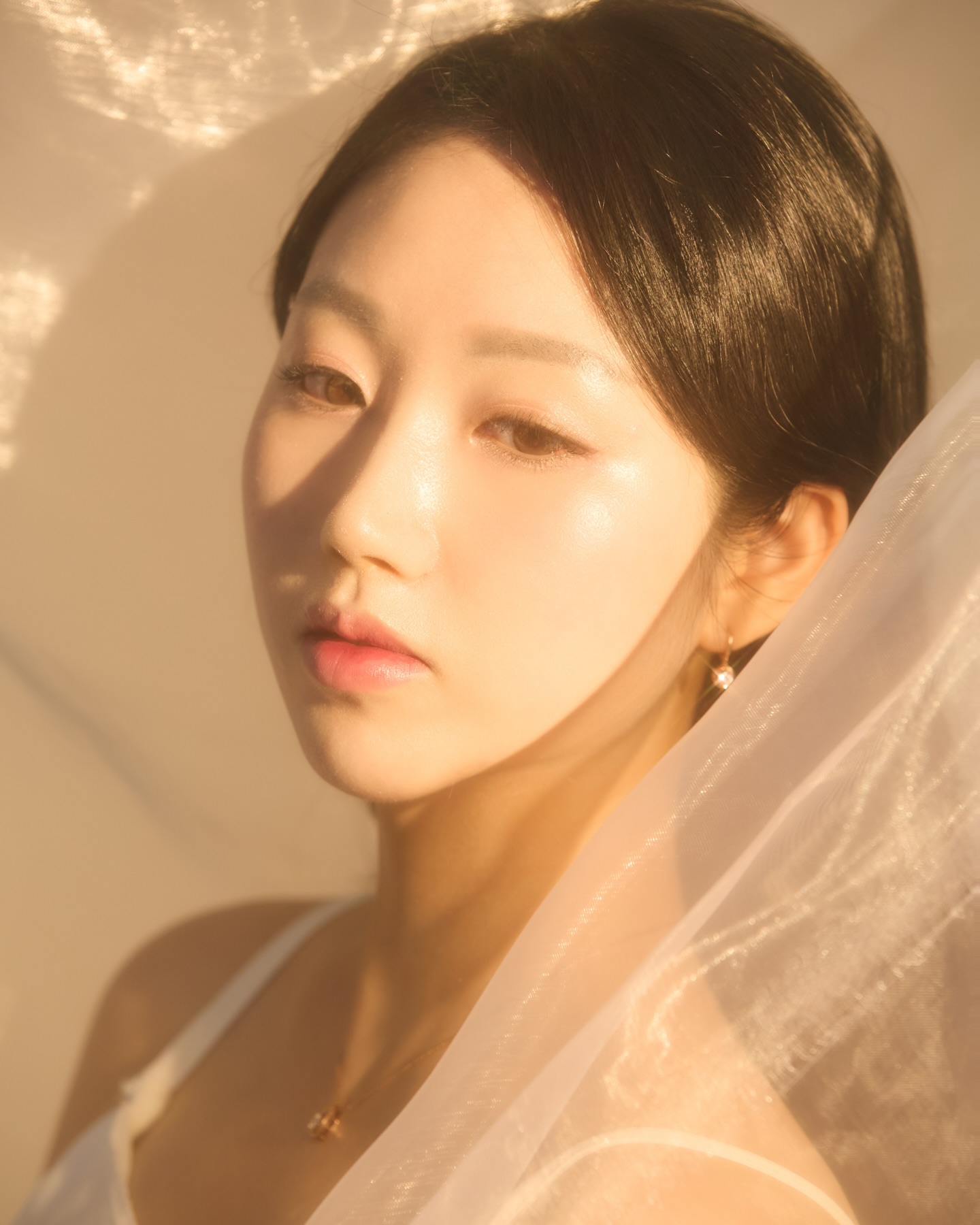 2024는, 한줄로 한다 하면_인간관계를 대하는 태도나 말의 힘을 몸소 많이 배운 듯하면서 ⛄️❄️
돌이켜보면 , 혼자였다면 못하는 것들을 한명 두명 마음이 맞는 사람들이 곁에 있으면 레버리지가 되는구나. 생각보다 예쁜 나날이였다 ✨ 
어느덧 25살? 만23엔 조급하지 않게 내실 갖추면서 내가 좋아하는게 뭔지 알아가야지. 설령 좋아하는 사람이 있다해도 표현하는 법을 아직도 모르는걸. 
이제 젖살 핑계는 끝난 나이…빵빵덕이..☁️ 🐾 
.