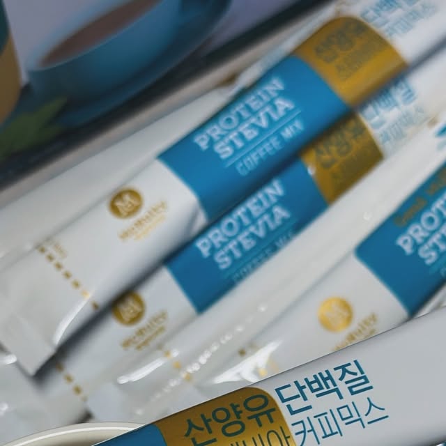 복승이 on Instagram: "#협찬 너무 좋아하는 브랜드 맥널티의 스테비아 커피믹스☕️

믿고 먹는 커피 전문 브랜드, 맥널티가 직접 개발한 단백질 커피믹스로 제로슈가에 한 포당 단백질 2.4g으로 믹스커피 마시면서 단백질 섭취까지 가능한 정말 일석이조 제품이에요💕

천연 감미료 스테비아 사용에 무항생제 1등급 우유 사용으로 이 또한 당제로로 완전한 제로슈가로 안심하고 드실 수 있어요

다른 커피믹스에 비해 더욱 담백하면서도 달콤한 맛을 느낄 수 있어 저의 요즘 최애 커피믹스랍니다

커피믹스는 못끊겠고 그치만 몸에 좋은 단백질까지 섭취하면서 더욱 달콤한 믹스커피 드시고 싶으신 분들께 강추💕

#맥널티 #산양유단백질스테비아커피믹스 #단백질커피 #산양유 #산양유단백질 #스테비아 #커피믹스 #다이어트커피 #맥널티커피 #한국맥널티"