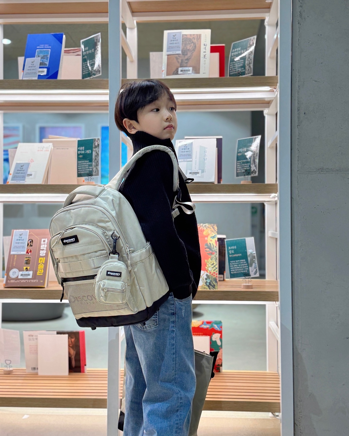 #협찬 #디스커버리키즈

discoveryexpeditionkids_kr 

디스커버리 키즈만의
스포티하면서도 고급스러운 무드 ,
너무 좋아 ❤︎

🏷 디스커버리 익스페디션 
  라이크 에어 에센셜 네오 백팩 + 보조가방

#리틀디스커버러 #디스커버리키즈책가방 
#키즈책가방 #초등학생책가방 #저학년책가방 
#주니어백팩 #남아책가방 #초등가방 #가방꾸미기