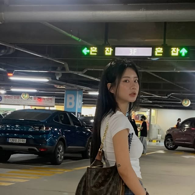 ᴮᴵᵀᴺᴬᴿᵞ on Instagram: "@standarderror_official _ 남매 버뮤다팬츠 ო̌̈ 

남녀노소 4계절 피팅하기 좋은 팬츠

#광고#STANDARDERROR #Denim #DenimPants #Pants#반바지#바지#바지추천#데님#데님팬츠#와이드팬츠#워싱팬츠#남여공용팬츠#데일리룩#버뮤다#버뮤다팬츠"