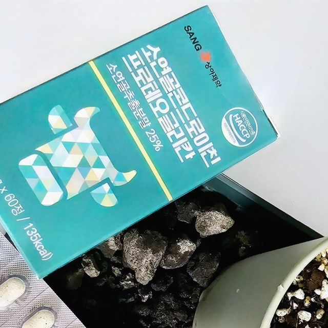 주주파파😘 on Instagram: "#광고 @sanga_pharm

🌟 [상아제약] 소연골 콘드로이친 프로테오글리칸 🌟

🥇관절 건강을 위한 최상의 선택인 [상아제약] 소연골 콘드로이친 프로테오글리칸으로 관절 건강에 큰 도움을 받고 있어요~✨️

나이가 먹을수록 서서히 안좋아지는 관절 미리미리 챙겨야겠죠~

콘드로이친 황산 1,980mg로 연골의 탄력성과 유연성을 높여줍니다~

프로테오글리칸 158.4mg + 2형 콜라겐 792mg이 연골 조직의 재생을 도와준답니다💪

TSE / BSE 정부 인증완료로 철저한 품질관리로 건강한 소의 연골만을 추출한 제품이에요~

식약처 HACCP 인증 제조 시설에서 안전하게 생산되니 안심하고 먹을수 있어요

뉴트리너스의 기술력으로 저분자 효소처리하여 체내 흡수율을 높였으며 몸에 해로운 화학부형제 첨가 없이 검증된 원료만 사용해서 만들고 있어요~

소연골 추출물 전문 제조사 인도 Bacto Chem사의 원료 사용했는데 전세계의 몇 안되는 소연골 추출물 전문 제조사의  원료라서 더욱 믿음이가는 제품이에요~

하루 1회, 1회 1정으로 간편하게 챙겨보세요~
알약 크기도 작고 목넘김도 부드러워서 먹기도 좋아요
저도 꾸준히 복용하면서 점점 개선된 것을 느끼고 있어요~!

꾸준히 먹고 있는데 정말 효과가 좋아서 놀랐어요~ 
특히 운동 후에도 관절이 덜 아파서 운동 지속하는 데 큰 도움이 되네요!🤩

상아제약의 프리미엄 소연골 분말과 함께 관절 건강을 지키고 싶으신 분들께 강력히 추천합니다👍
.
.
.
.
#상아제약#소연골콘드로이친#콘드로이친#소연골"