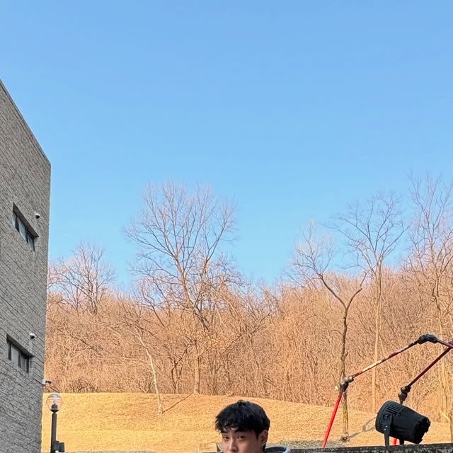 백광 on Instagram: ". 봄이었다. 벌써 봄이 왔다. 난 그래도 춥다 하지만 괜찮다. 스탠다드에러 벌룬핏 워싱 와이드 데님팬츠 빈티지인디고와 함께라면. 입체적인 벌룬핏. 트렌디한 컬러감의 워