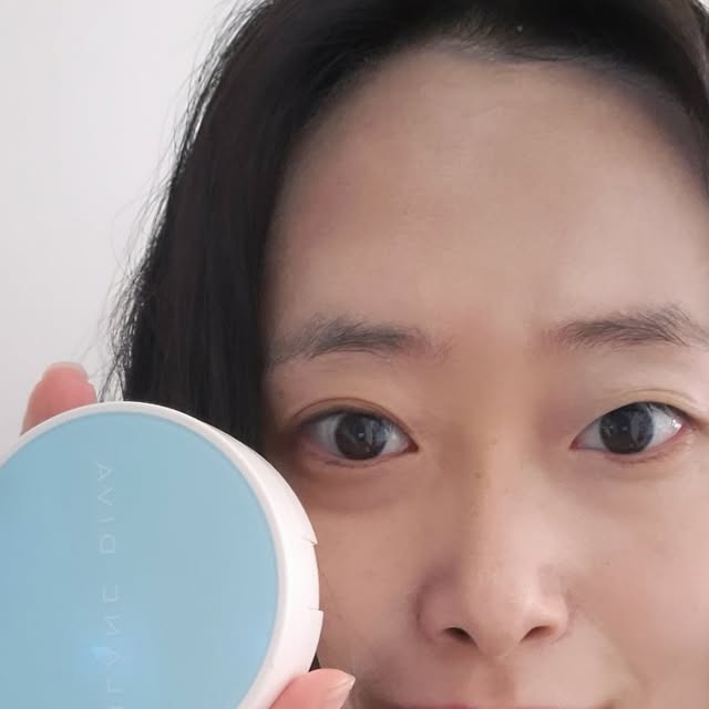 Romi Lee on Instagram: "#광고#블랑디바#BLANCDIVA#여름쿠션#올리브영쿠션#올영추천#여름쿠션#커버쿠션#밀착력좋은쿠션#무너지지않는쿠션#커버력좋은쿠션#워터벨벳쿠션#보송매트쿠션#보송쿠션#세미매트쿠션
더운 여름 땀도나고, 화장도 번지고
끈적한거 싫은 분들 주목 보송보송함을 유지하게 도와주는 블랑디바의 워터벨벳쿠션과 함께하세요.
밀착력 좋고, 커버력도 좋아요! 여름에 운동전후 외출전후로
이용하는 데일리 아이템 
올 여름 쿠션은 블랑디바 여름쿠션
@blancdiva_official"