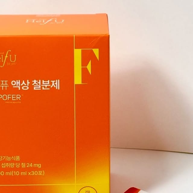 ✨살구패밀리✨ on Instagram: "#광고
헬퓨 - 액상 철분제 후기

기본적으로 가장 필요한 게 철분,비타민,오메가3인 거 다들 아시나요?! 특히 달마다 생리하는 여성분들에게는 철분이 더 필수인데 이번에 한 달 양의 액상 철분제를 먹어보게 되었습니다!!👍🏻

✔️ 들고다니기 간편한 스틱 액상
✔️ 비리지않는 오렌지+레몬 맛
✔️ 철분 24mg 함유 하루대비 높은 함량

알약을 삼키기 힘든 아이나 감기로 목이 부었을 때 먹기 편하더라구요🥺 저도 최근 목감기로 인해서 알약 두개 이상 먹기 힘들었는데 이거 하나 짜서 먹으니까 목 넘기기가 너무 쉬웠어요!!

비타민이랑 같이 먹으면 체내흡수량이 더 올라간다고 들었는데 헬퓨 액상 철분제에 비타민도 같이 함유가 되어있더라구요! 하나로 간편하게 챙겨서 넘 좋았습니다! 

선물용 세트도 있으면 더 좋을 거 같네요!
.
.
.
#헬퓨 #철분제 #액상철분제 #임산부철분제 #고함량철분제 #임산부액상철분제 #철분영양제 #아기철분 #유아철분제 #청소년철분제 #비철철분제 #변비없는철분제 #빈혈철분제 #협찬 #제품제공"