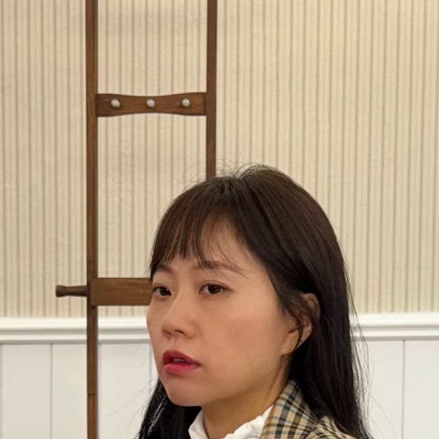 임라온 LIMRAON on Instagram: "#광고 촉촉반짝또렷

하종일 촉촉하고 청량한 수분감
어떤 일상이든 선명한 이유
✨ 위시드 클리어 원데이 👀

콘택트렌즈 최초 클링렌즈 착용하자마자 느껴지는 시원함
데일리 착용에 적합한 40%의 함수율
프리미엄 MPC 소재로 하루 종일 편안한 착용감

렌즈가 처음인 분들에게 추천하는 이유

지금 오로라글로벌렌즈에서 만나요
➡️ https://www.ololaglo.co.kr/

#오로라글로벌렌즈 #위시드클리어원데이 #투명렌즈 #투명렌즈추천"