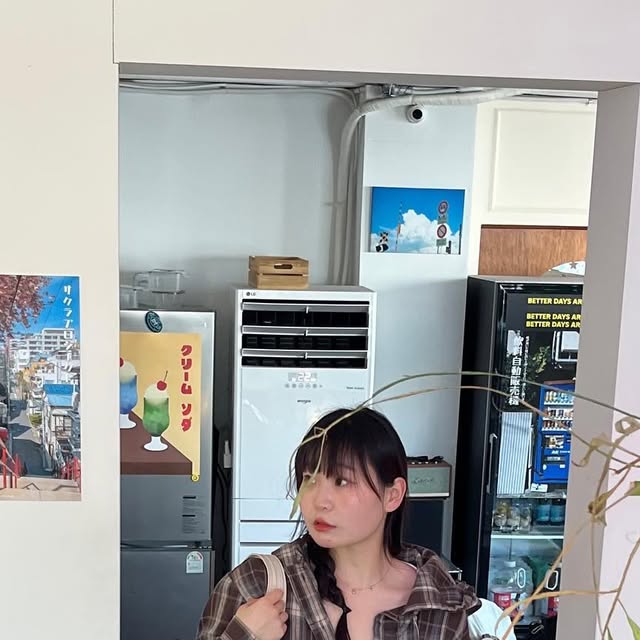 ₍ᐢ- ̫-ᐢ₎ · °🤍 on Instagram: "#협찬 오빠야랑 붙은 루미큐브 이긴 날🍥✌🏻 평소에 갈색 진짜 잘 안입는데 아방한 핏감에 후드까지 달린 셔츠는 못참지 •• @vivabrown_official 🤎 #비바브