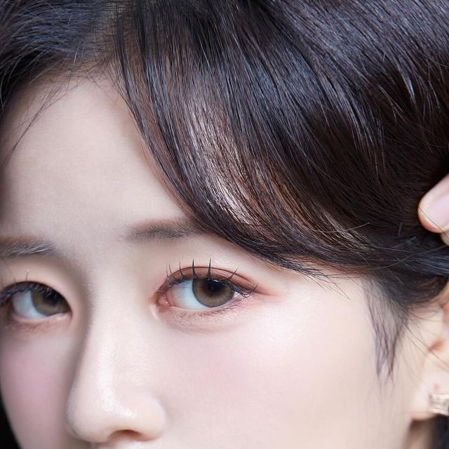 연 우 on Instagram: "첫 프로필 사진"