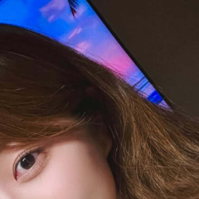 수선화 on Instagram: "왕큰티비로 왕예쁜 배경 틀어두고 왕맛있는 커피 마시는 게 내 주말의 묘미 ☕️ #맥널티 #스테비아 #커피믹스 다이어트하시는 분이나, 커피믹스 포기 못하는데 건강하게