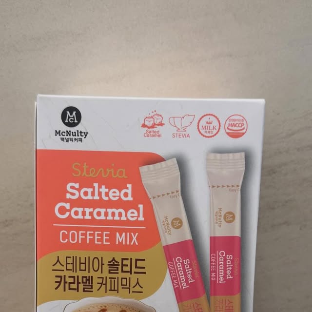 @2s_zer0 on Instagram: "#광고
30년 노하우를 가진 맥널티에서 믹스커피 출시 했습니다!!!!

설탕 대신 스테비아의 깔끔한 단맛이라
마시고 나서도 입안이 텁텁하지 않아요.

첫 모금엔 고소한 커피 풍미,
뒤로 갈수록 은은하게 퍼지는 솔티드카라멜의 달콤짭짤함이 포인트 ☕️
디저트 따로 없어도 만족감 제대로!

일반 커피믹스보다 당 걱정은 줄이고,
맛은 더 깊고 부드러워서
아침 한 잔이나 오후 당 충전용으로 딱이에요.

달달한 커피 좋아하는데 부담은 싫다면
이 조합, 진짜 추천합니다 🤎
#맥널티 #스테비아커피믹스 #스테비아 #솔티드카라멜 맥널티커피

https://bit.ly/STEVIASC

@mcnulty_official"