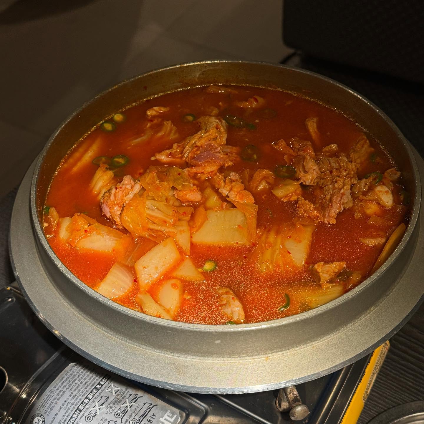 💬 김치와 고기가 통으로 들어있는 김치찌개 찐맛집❤️ 연타발은 맛없는게뭐람 ㅜㅜㅜ

📍연타발 서울역점 ⭐️⭐️⭐️⭐️⭐️

📋
연타발갈비김치찌개 15,000원

🗺️
서울 중구 퇴계로 10 B1층