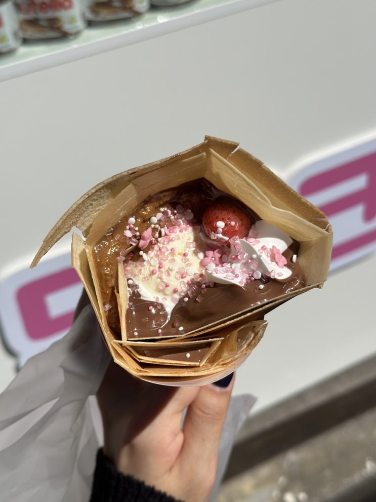 홍대 디저트 카페 홍대크레페 달꽃크레페 서울크레페맛집 꽃다발크레페