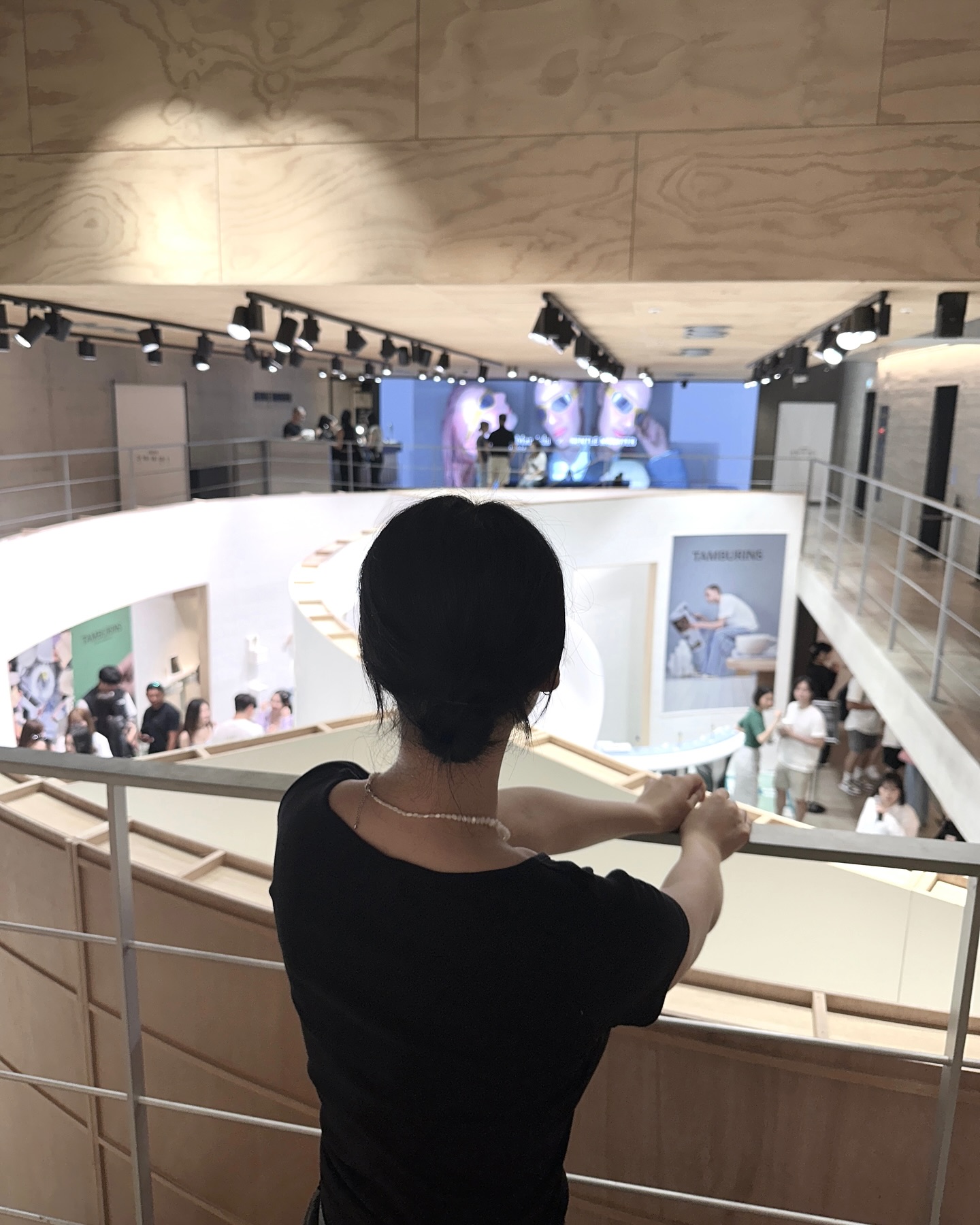 편하게 웃기보다는 울었던 날이 많았던