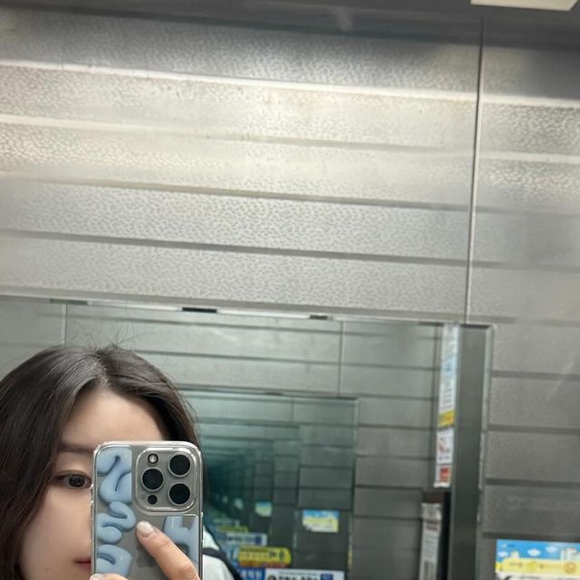 서유경 on Instagram: "헬스하우스 #허리쏘옥다이어트 #자몽허니블랙티 맛에서
맛은 물론 체지방과 배변활동까지 동시에 케어 할 수 있는 제품이 출시되었다고 합니당 (ෆ ͒•∘̬• ͒)◞ ༘ *#광고 
.
.
.
.
.

『 저가 위가 정말 약한 편인데 아무리 신맛이 약하다 해도 속 쓰림 있는 제품들도 있더라구용(っ◞‸◟ c) 
근데 헬스하우스 자몽 허니 블랙 티 같은 경우에는 먹고도 속이 쓰리지 않아서 이 부분 제일 가장 마음에 들었어용!

그리고 텀블러 사이즈가 너무 크지 않아 주로 출 • 퇴근 시 가방에 
1포씨 타서 목마를 때마다 음료수 대신 마시기 좋았던 같아용!

물만 먹기에는 한 번씩 버거울 때도 있으니 다들 이번 여름 자몽 허니 블랙 티로 맛있게 다이어트하는 걸 추천 드려용 :) 』

♡̴ 가르시니아 성분이 함유되어 있어 내장지방이 고민이신 분들에게 추천 드려용!
 
♡̴ 자이 눌린 및 치커리 추출물이 함유되어 있어
혈당 억제 및 배변활동에도 원활하게 도움을 준다고 합니당 🌱
.
.
.
.
.
 
#다이어트보조제#다이어트음료#저당음료#탄수화물컷팅제#유지어터"