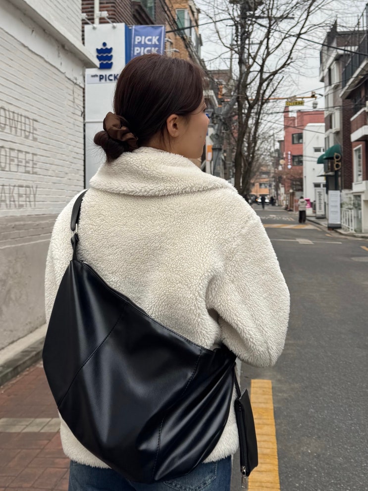 여성 스트릿 가방추천! 오사와 레더 크로스백 휘뚤마뚤 코디 가능한 블랙백