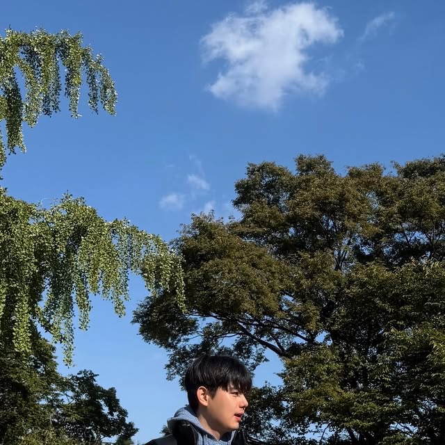 핸수 on Instagram: "#협찬 @standarderror_official 

‘87-STAN109 유틸리티 레더 패딩 조끼’

미니멀한 디자인의 레더 패딩 베스트입니다🔥

하이넥 디자인으로 틈으로 들어오는 외풍을 차단해주고 선명한 컬러감이 포인트인 아이템입니다☺️☺️

편리한 투웨이 지퍼로 스타일링 하기도 좋은 잇템✌🏻

#스탠다드에러  #STANDARDERROR #남여공용패딩 #패딩 #패딩점퍼 #레더패딩 #오버핏 #헤비아우터 #아우터 #레더 #데일리룩 #패당추천  #padding"