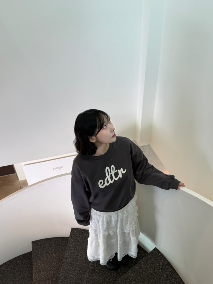 봄 데일리 레터링 맨투맨 스커트 코디 세미 오버핏 EDTR