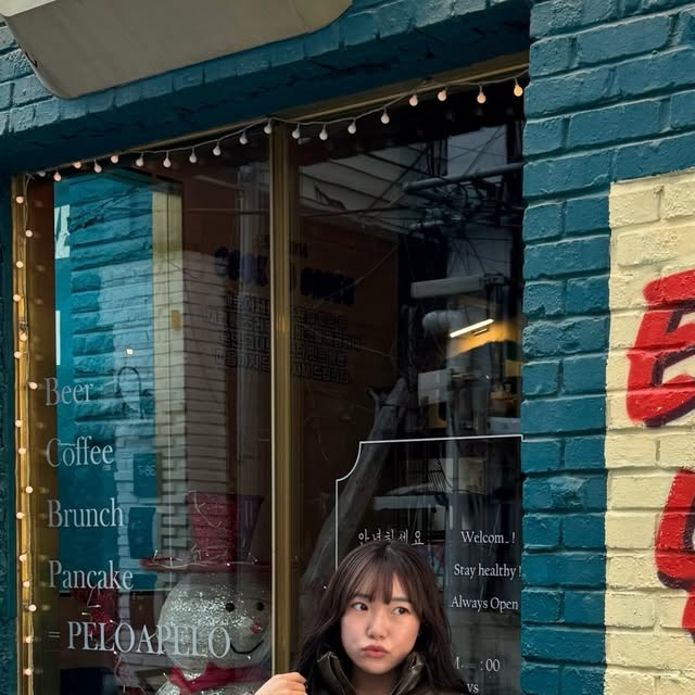 𝑺𝑬 𝑱𝑰𝑵 | 부산카페•여행•일상 on Instagram: "#협찬 뮤타 크롭 하이넥 레더 패딩

겨울엔 역시 패딩이 최고. . ❄️ 카키 컬러 은근히 코디하기 쉽고 
크롭 기장이라 키작녀에게 아주 딱이었던 패딩🤍
하이넥이라 바람을 다 막아줘서 엄청 따뜻해요!

사이즈도 넉넉해서 체형에 구애 받지 않고 편안하게 
착용할 수 있고  화이트 카키 브라운 그레이 블랙 다섯가지
 컬러로 다양한 무드로 코디 가능🩶

https://osawa.co.kr"