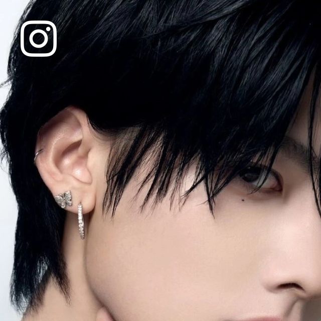 주주파파😘 on Instagram: "#광고 UNISKIN X 제로베이스원 리키 콜라보✨️

UNISKIN X 제로베이스원 리키가 새롭게 콜라보를 진행합니다!✨

이번 콜라보는 블랙 그라비티 크림 & 에센스 라인이에요🖤매력있는 물광 피부를 위해 꼭 필요한 블랙 그라비티 크림, 그리고 즉각 흡수되는 블랙 그라비티 에센스🖤

안그래도 요즘 날씨가 급선선해져서 케어가 필요한 시기였는데 딱 필요한 제품이랍니다~👍

한국에서는 아직 인지도가 엄청 높은 브랜드가 아니라서 오히려 더 저만의 잇템으로 킾하고 싶습니다~!~!😍
.
.
.
.
#블랙그라비티크림 #유니스킨리키 #UNISKIN화장품 #피부유수분 #리키콜라보 #유니스킨 #UNISKIN"