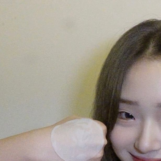 비바다 bebada | Lynn Kim on Instagram: "#ad 오늘은 제가 최근에 사용해본 메디큐브 엑소좀시카패드를 소개해드릴게요! 요철 고민이 많으신 분들, 주목해 주세요! 👀✨ 이 패드가 대박인 이유! 기존