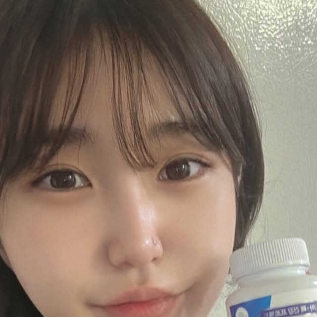 히 on Instagram: "#광고 에프터임플

아빠가 임플란트 한지 얼마 안되가지구!

치아, 뼈 건강에 좋다는 에프터임플 선물해 드렸어요🙌🏻

현직 약사, 한의사가 설계해

칼슘, 비타민D+K 및 특허출원 15종을 배합해

믿고 섭취할 수 있는데요!

견고한 유지를 위해 꼭 필요하다고 하니깐

진짜 좋아하시더라구요🥰

#에프터임플"