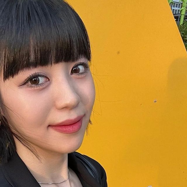 @o_o_gg on Instagram: "눈동자를 더 빛나게 만들어주는 ..👀✨ 눈 예민한 나도 편안하게 착용가능! 현짱 pick은 원데이 아이즈🤩
구매 ➡️ https://www.i-dol.kr/
#광고 #아이돌렌즈"