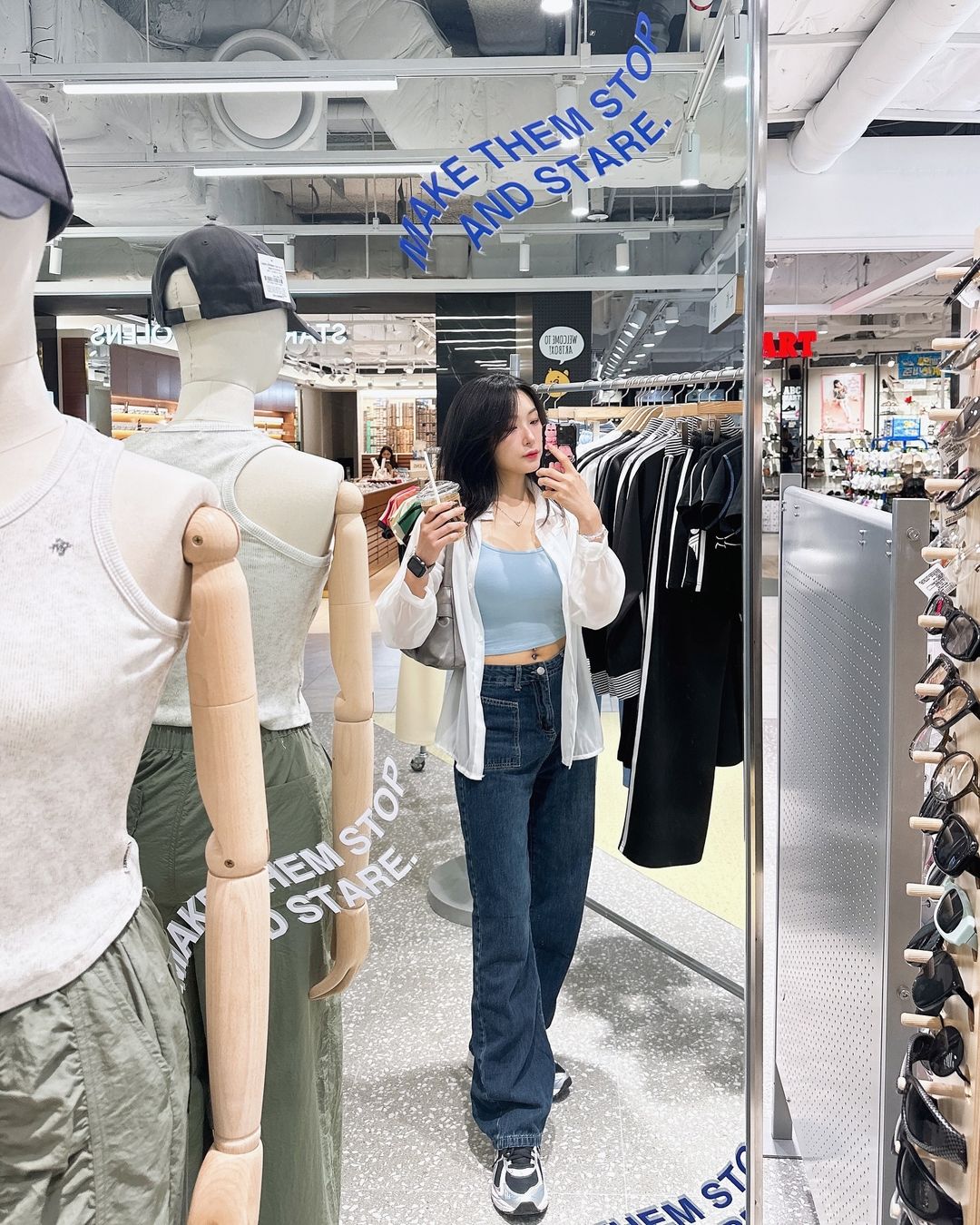 신영은 | 세상 너무 가볍고 시원해🩵🤍✨#광고 안녕하세요 배우 영은입니다:) 이번엔 제가 더워지는 계절에 가장 좋아하는 소재인 모달 소재의 캡 내장 나시를 마른파이브에서 제품 제공해주셔서 감사히 입어봤습니다아🩵✨ 마른파이브 제품력은 기존에도… | Instagram
