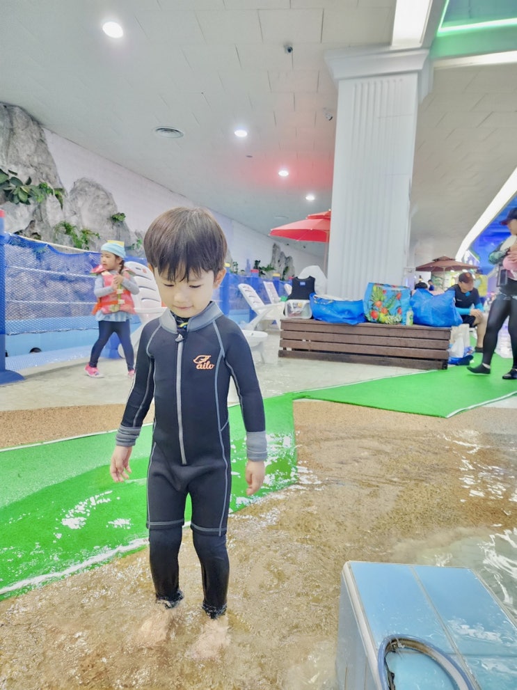 예쁘고 따뜻한 키즈래쉬가드 에일로 서핑슈트!