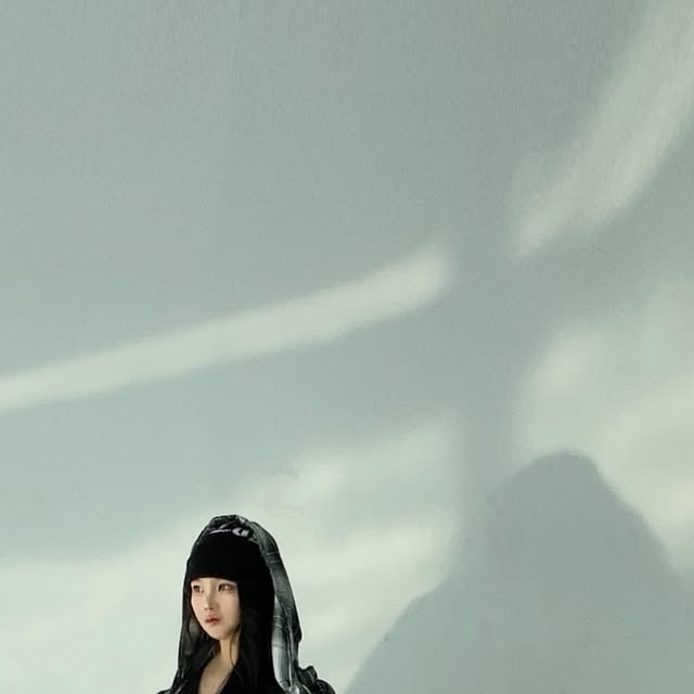 嬉 on Instagram: "#광고 @standarderror_official 🐰 어디에 매치해도 이쁜 내 후드셔츠 최고얌🫣"