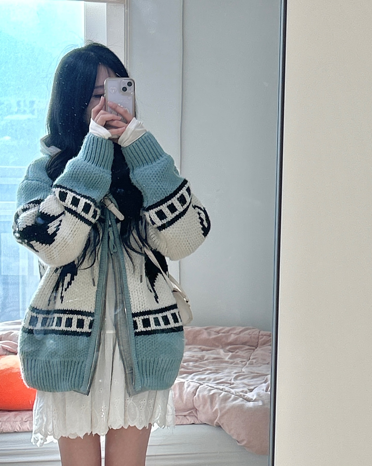 모리걸이 되어보려다 ☘️🌱🌿🍀
인디언 족장 딸이 된 룩 🧝‍♀️

겨울 건조 인간이 진짜 만족하는 겔미스트 뿌리고 하루종일 돌아다녀도
푸석푸석함 제로.. 히터때문에 건조한 골방까지 점령하기 !
.
.
.
#광고 #무신사 #뿌리는에센스 #스킨미스트 #수분미스트 #비건미스트 #하이드로겔미스트 #미스트추천 #모리걸 #레이어드룩 #니트집업 #후드집업 #원피스 #페미닌룩 #걸리쉬룩 #데일리패션 #오오티디셀피 #거셀  #항공샷  #스내치드아웃핏
